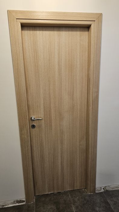 2 usi interior de camera | toc si manere incluse | stare foarte buna