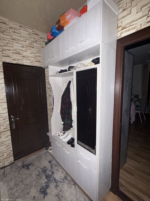 Прихожный шкаф продается