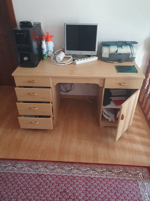 De vânzare un birou