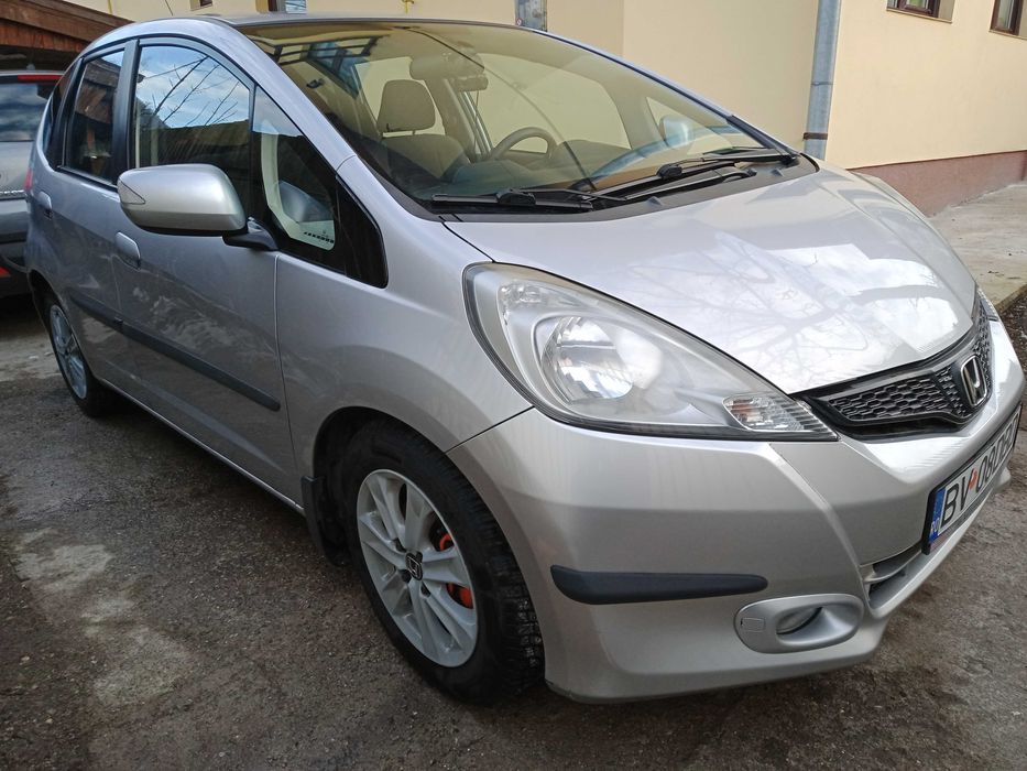 Honda Jazz 2011, 1.4L benzina aspirat, cutie AUTOMATA CVT, 92000Km
