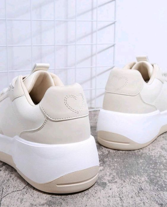 Кроссовки женские. Новые. 37 размер