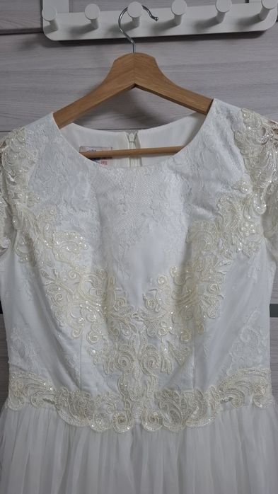 Платье с вышивкой