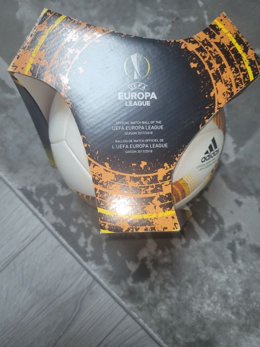 Vand 2 mingi originale adidas