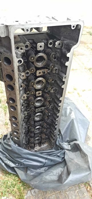цилиндрова глава за Мерцедес  Е300TD (ом606) (за ремонт)