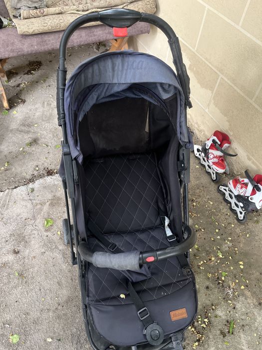 Коляска для малышей