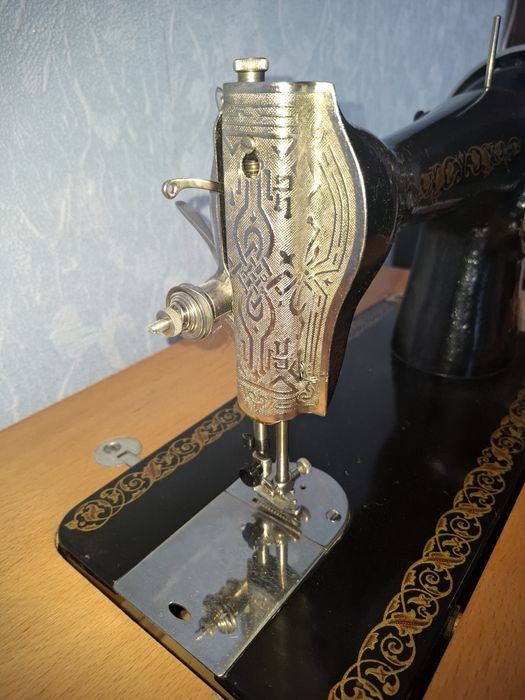 Продам швейную машинку