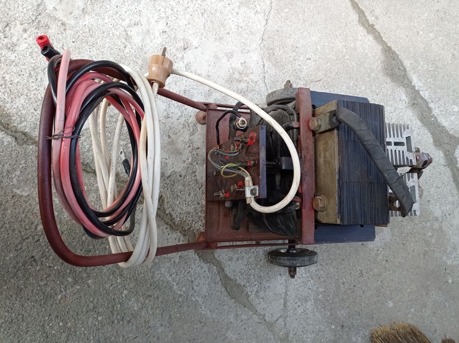 Aparat de sudură cu robot de pornire