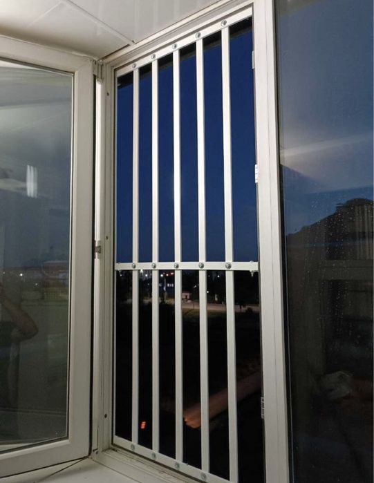 Решётки окна поликарбоната и алюминиевая