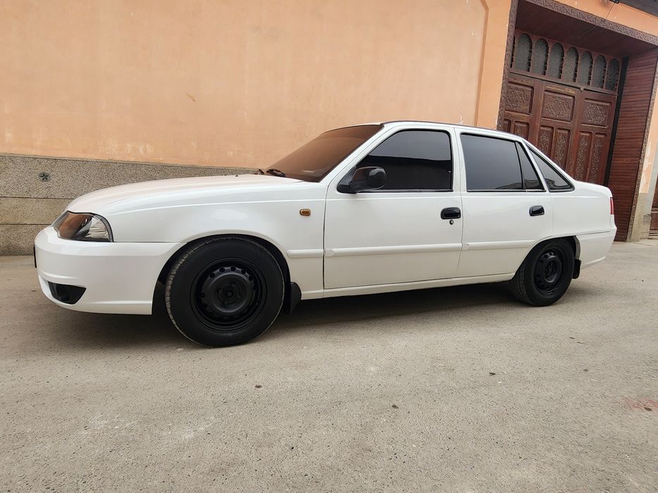 Nexia 2 1.6 sotiladi