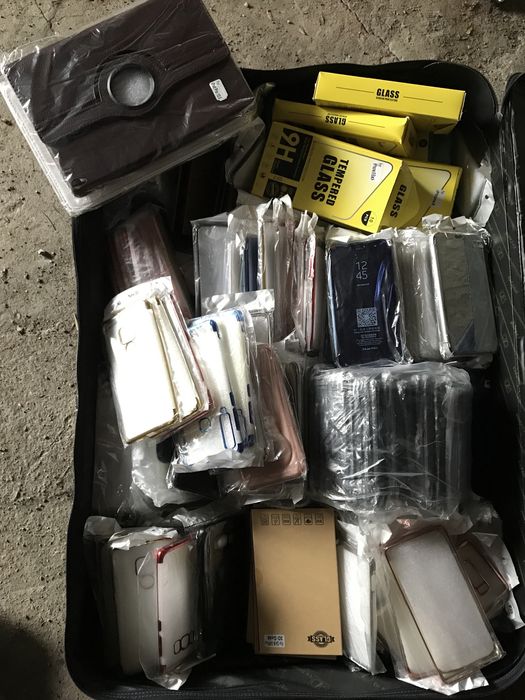 Vând sau schimb huse de telefoane