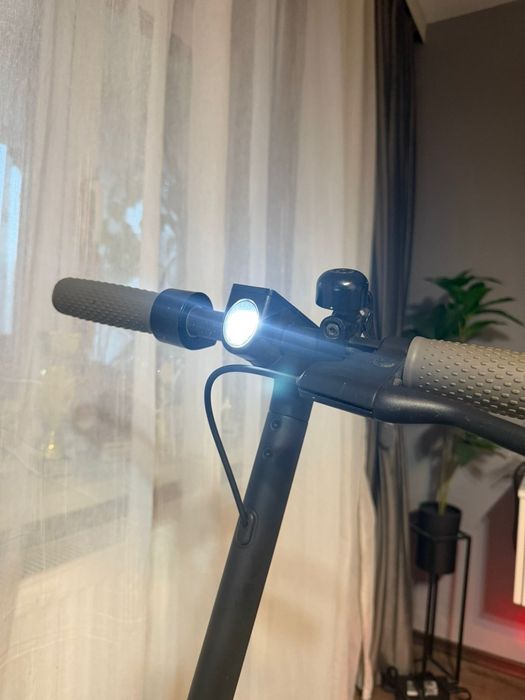 Xiaomi Mi electric Scooter 1S - aproape nouă - cu accesorii +cutie