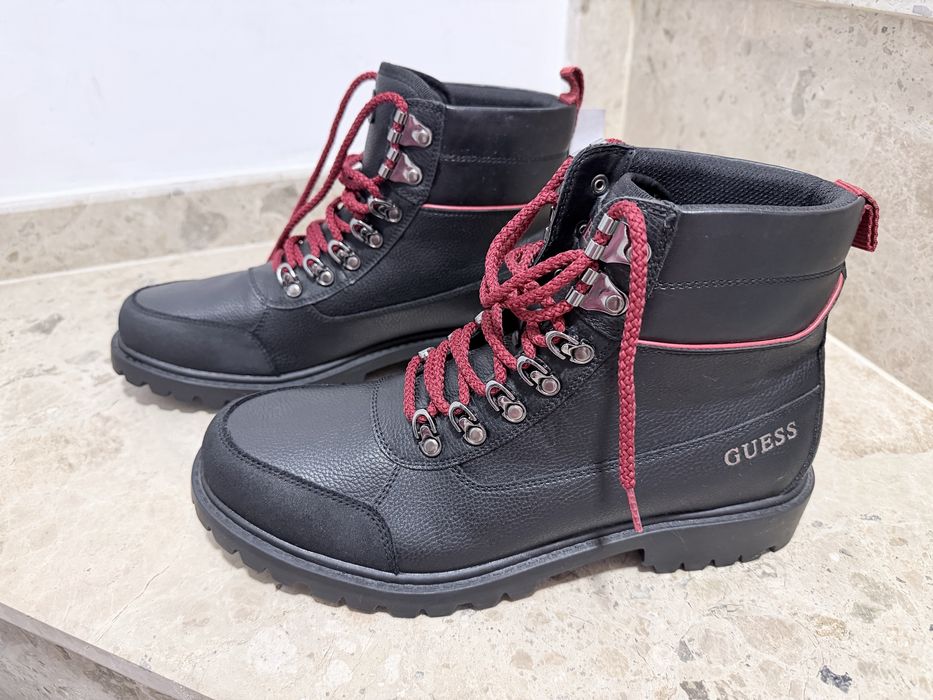 Продавам чисто нови мъжки боти Guess