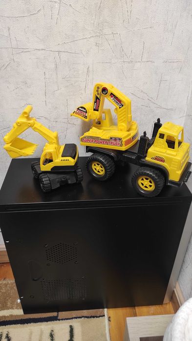 Машинки игрушечные