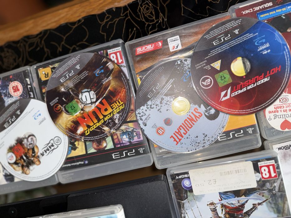 Vand ps3 cu jocuri