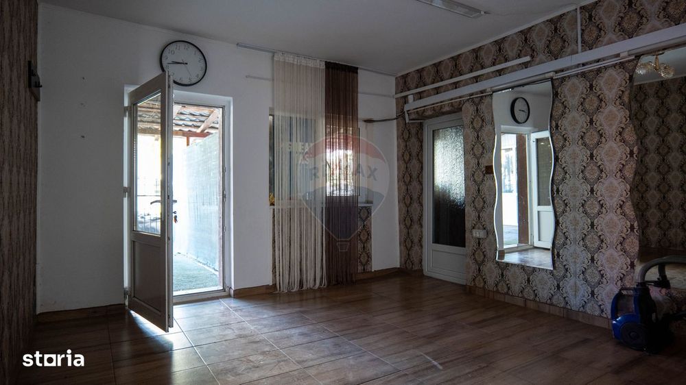 Vânzare imobil cu funcțiune mixtă casa si restaurant - Ungureni - DB