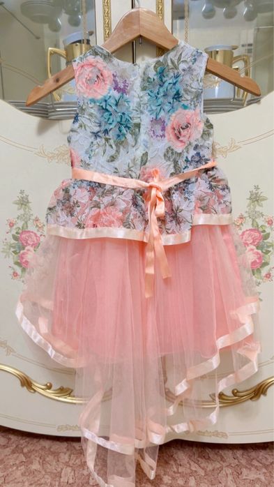 Продам платья для девочек