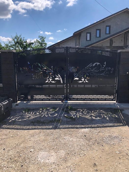 Porti garduri tabla decupată