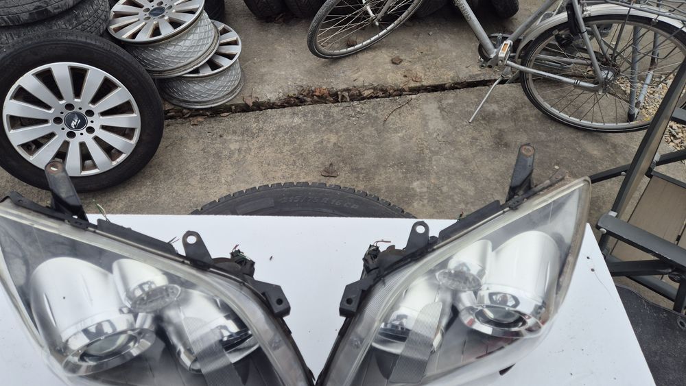 Оригинални Фарове  за Тойота Авенсис Т25 Фейс  2006- 2009г