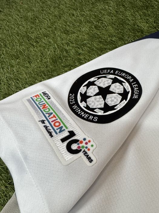 Тениска на Тотнъм 2025/26