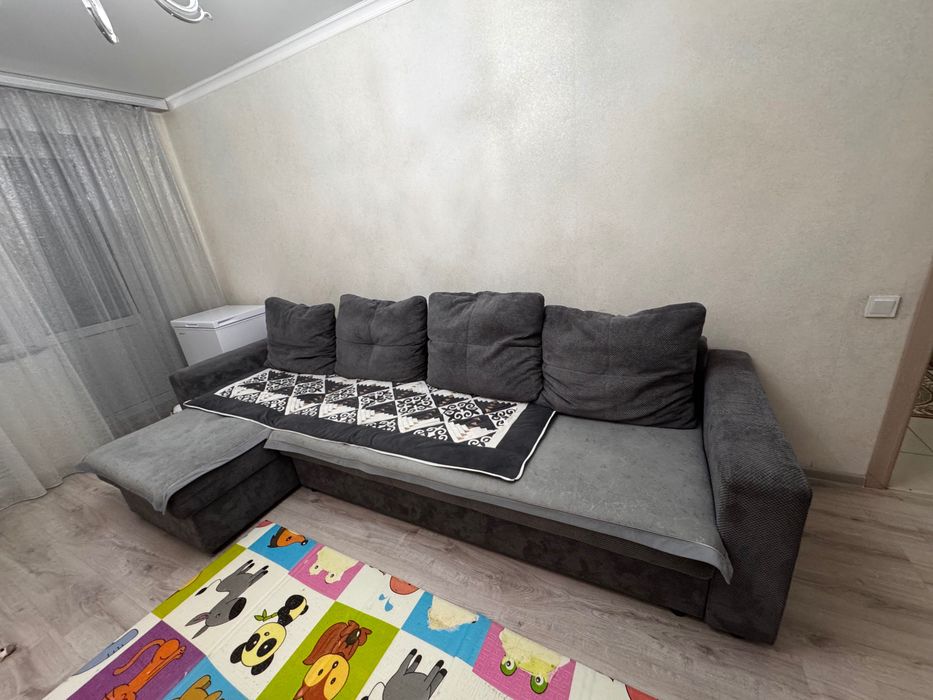 Угловой диван,цвет темно серый