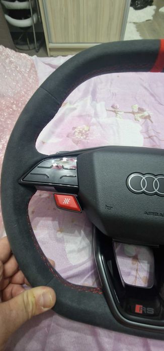 Нов кожен волан audi rs e-tron Alcantara