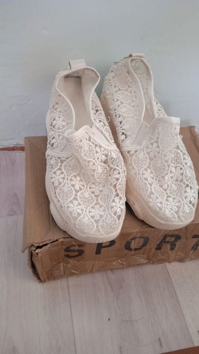 Продам кеды женские