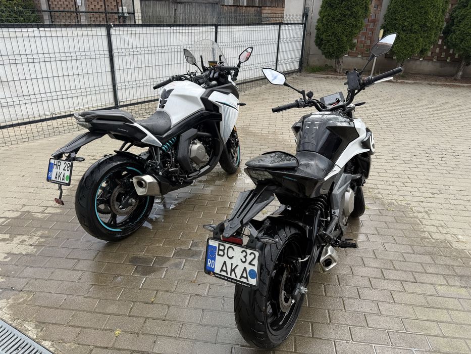 Vand sau schimb 2 motocicleta CF Moto