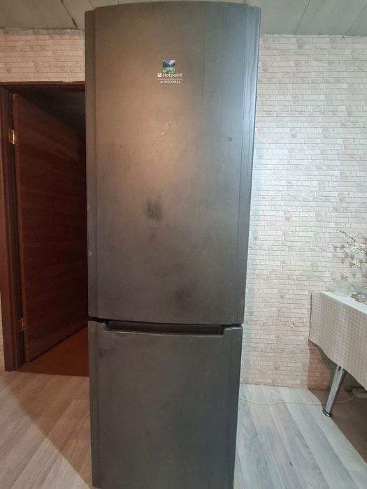 Продам холодильник Аристон
