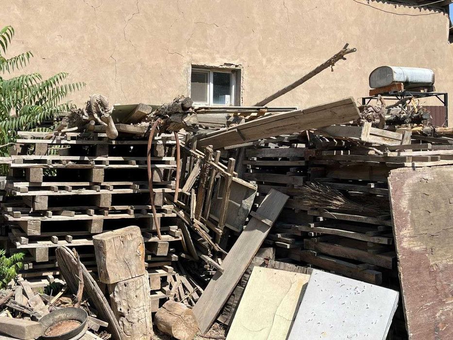 Продаются поддоны, на дрова.