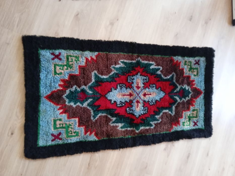 Козяци и черги и пътеки.