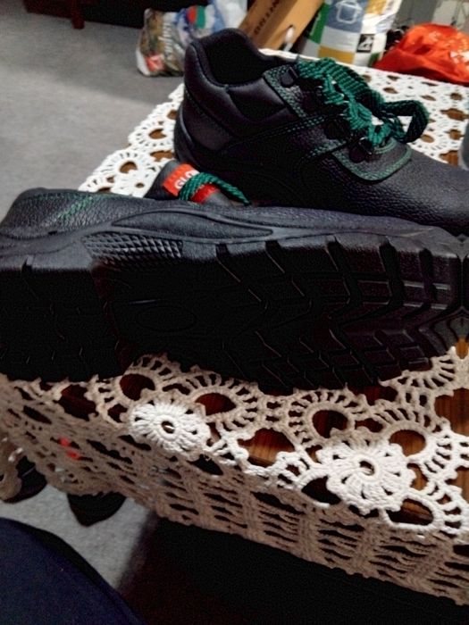 Продавам работни обувки  нови зимни