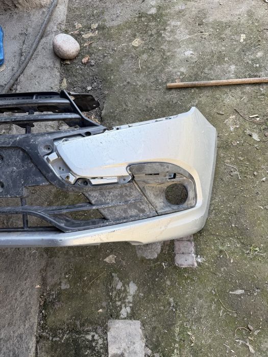 Продам бампер на гранту  на фл Передний