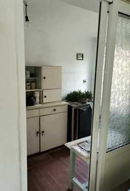 Продава се самостоятелно двуетажно жилище в масивна къща в гр. Попово