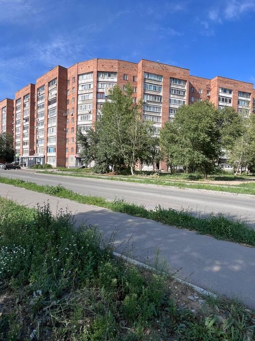 Продам Срочно! 3х ком.кв.с  мебелью техникой улица Б. Александрова, 11