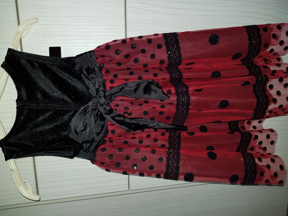 Официални и дълги рокли  с тюл