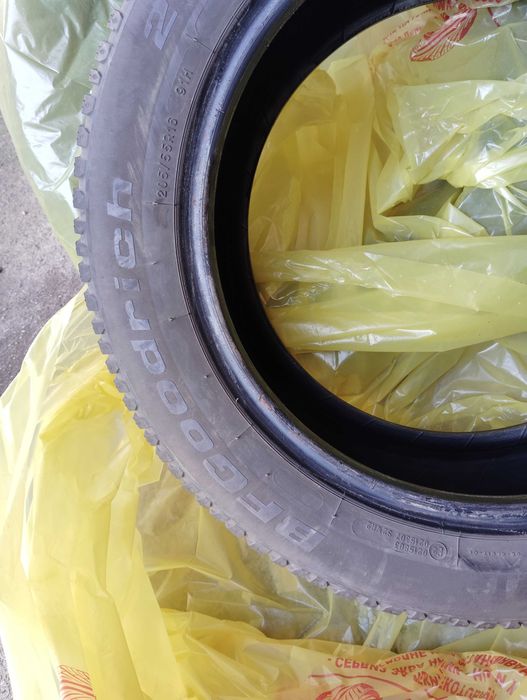 Продавам гуми зимни 2 бр 205/55/16