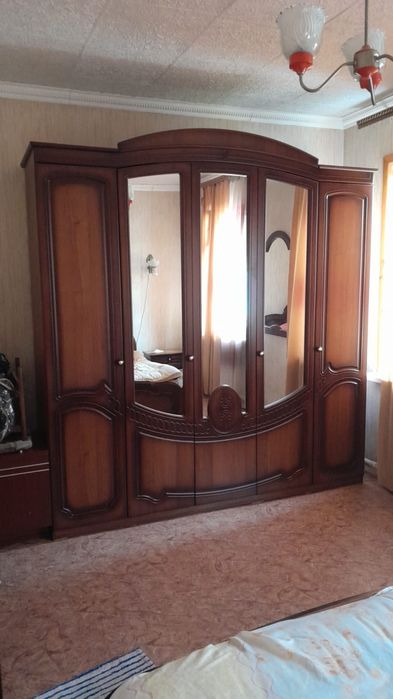 Продам спальный гарнитур .