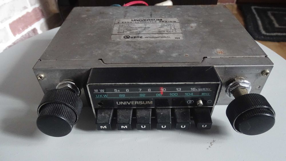 radio auto Universum AR 27516 , de colectie