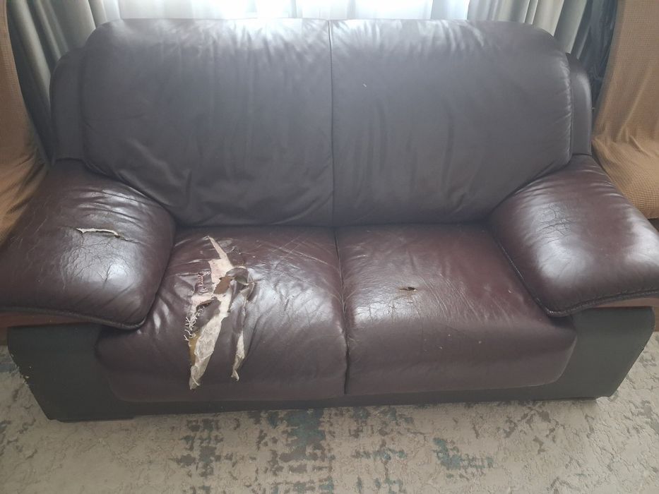 Продается диван и кресло.