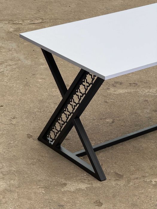 Современный журнальный столик