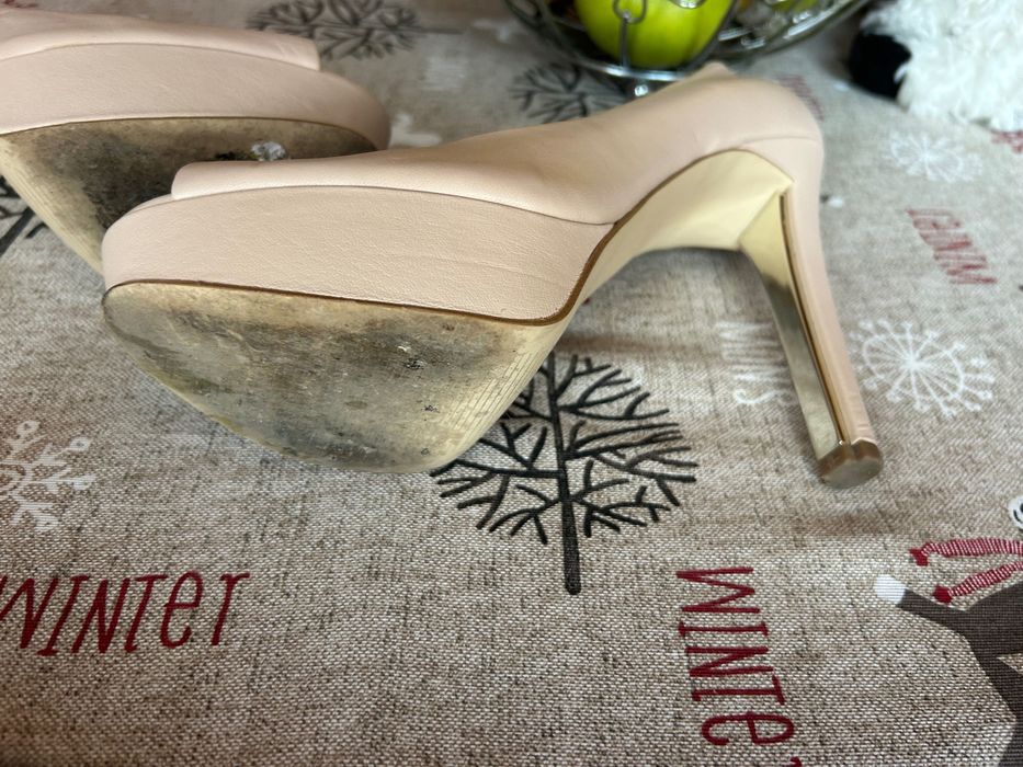 дански обувки guess 39