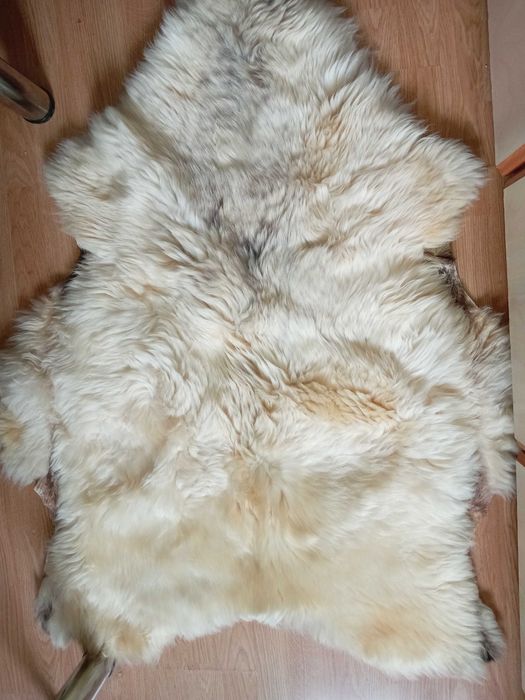Covoras din blana de capra prelucrata