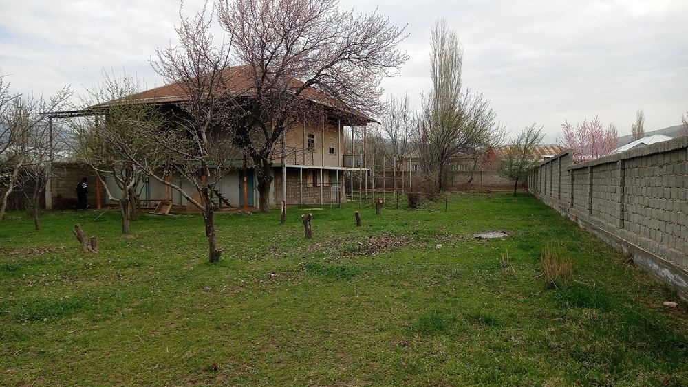 Дача Ховли Бустонлик (Bostonliq)  янги Чарвок да жойлашган