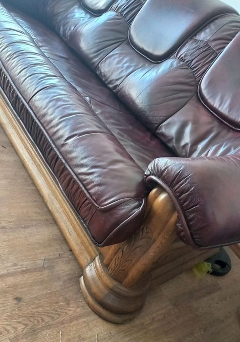 Продам кожаный раскладной диван