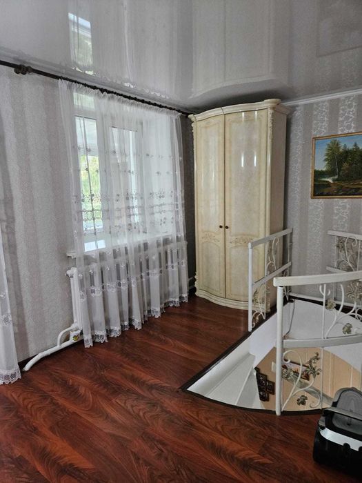 Продам  кирпичный коттедж