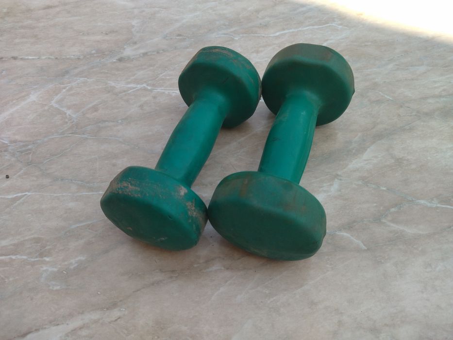 обмен 3 кг гантелей.