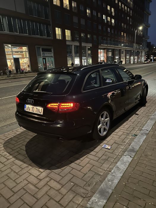 Audi A4.