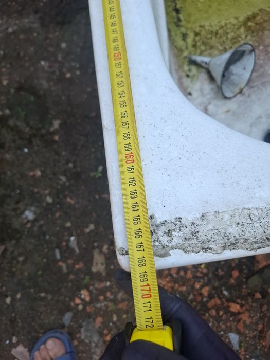 Vand vana fibra de sticla nu are defecte trebuie doar spalata este poza la dimensiuni