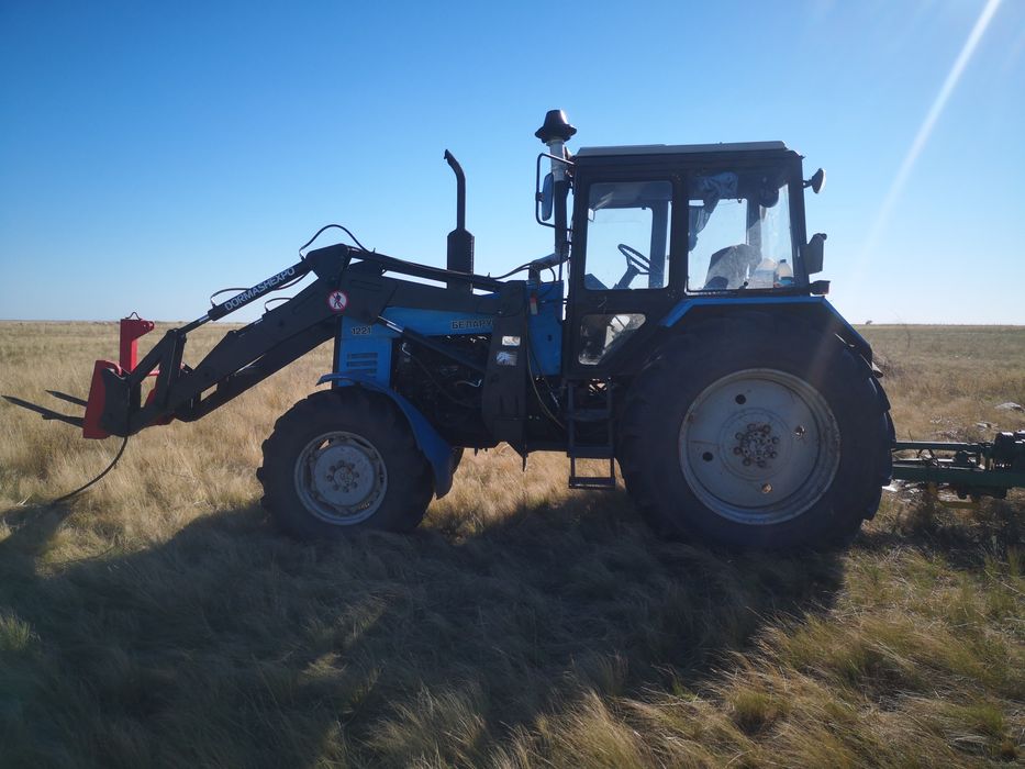 Трактор 1221 Беларусь