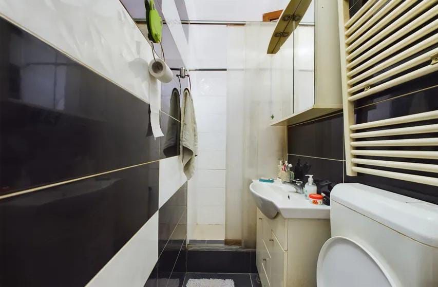 Apartament la curte comuna
